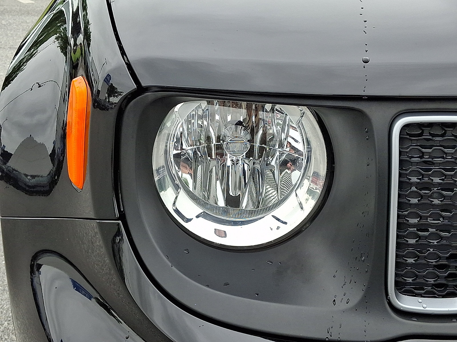 Used 2023 Jeep Renegade Latitude AWD/4WD image 9
