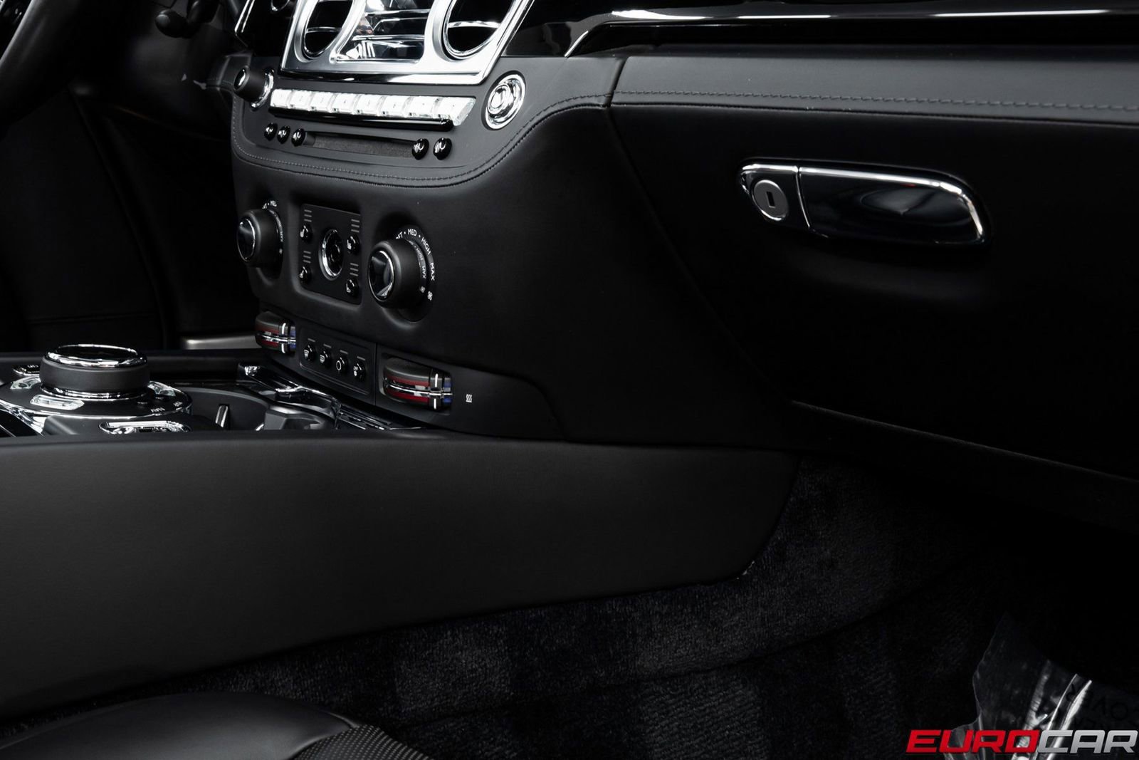 Used 2019 Rolls-Royce Dawn image 32