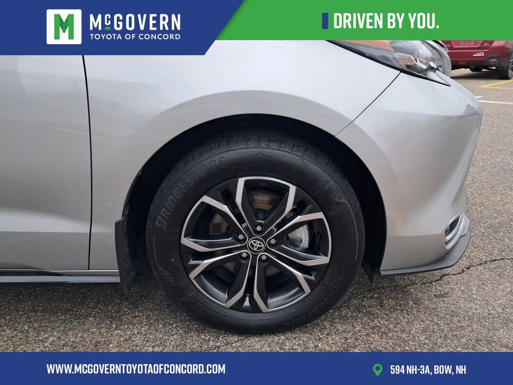 Used 2025 Toyota Sienna Platinum AWD/4WD image 10