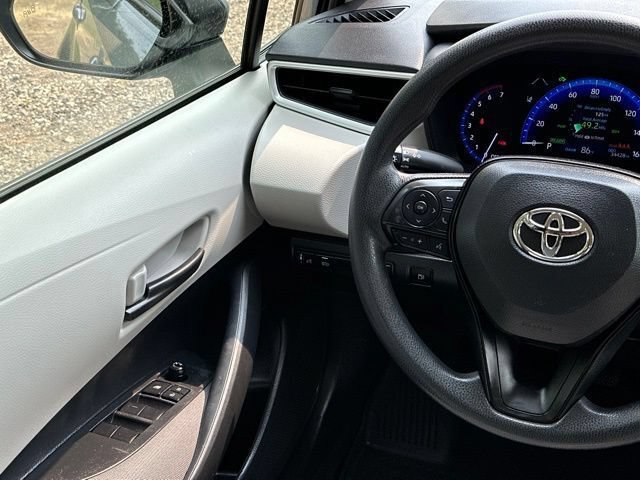 Used 2022 Toyota Corolla LE FWD image 29