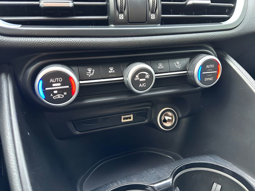 Used 2020 Alfa Romeo Giulia image 21