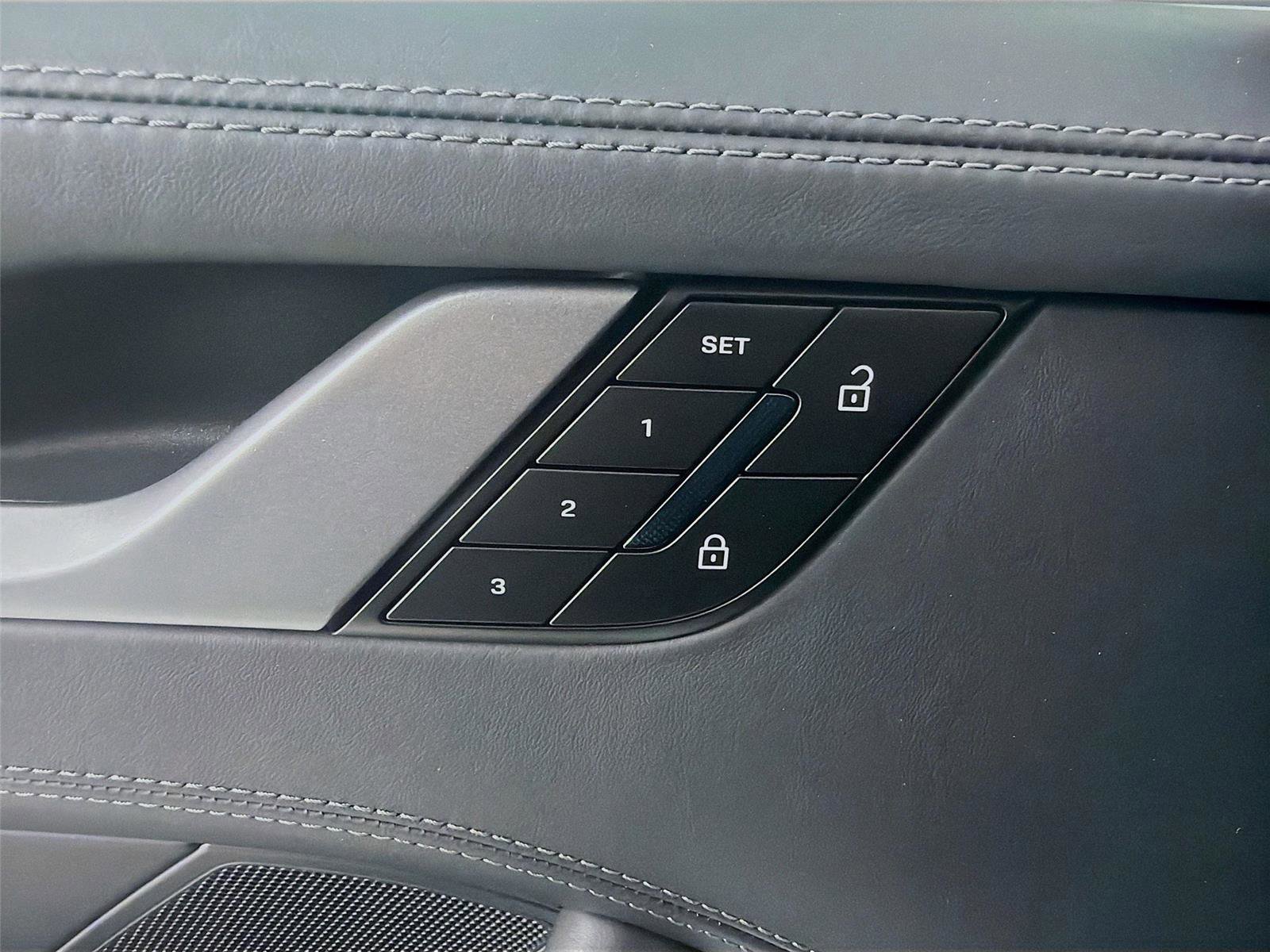 Certified 2025 Porsche 911 Carrera image 7