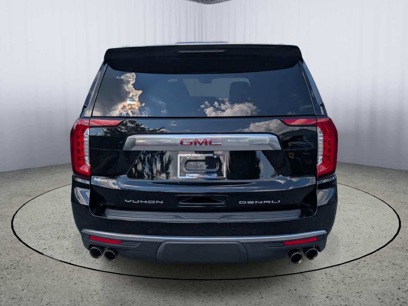 Certified 2022 GMC Yukon XL Denali w/ Denali Premium Package AWD/4WD image 4
