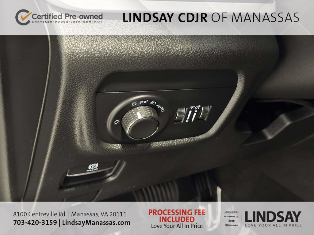 Certified 2025 Jeep Grand Cherokee Altitude AWD/4WD image 29