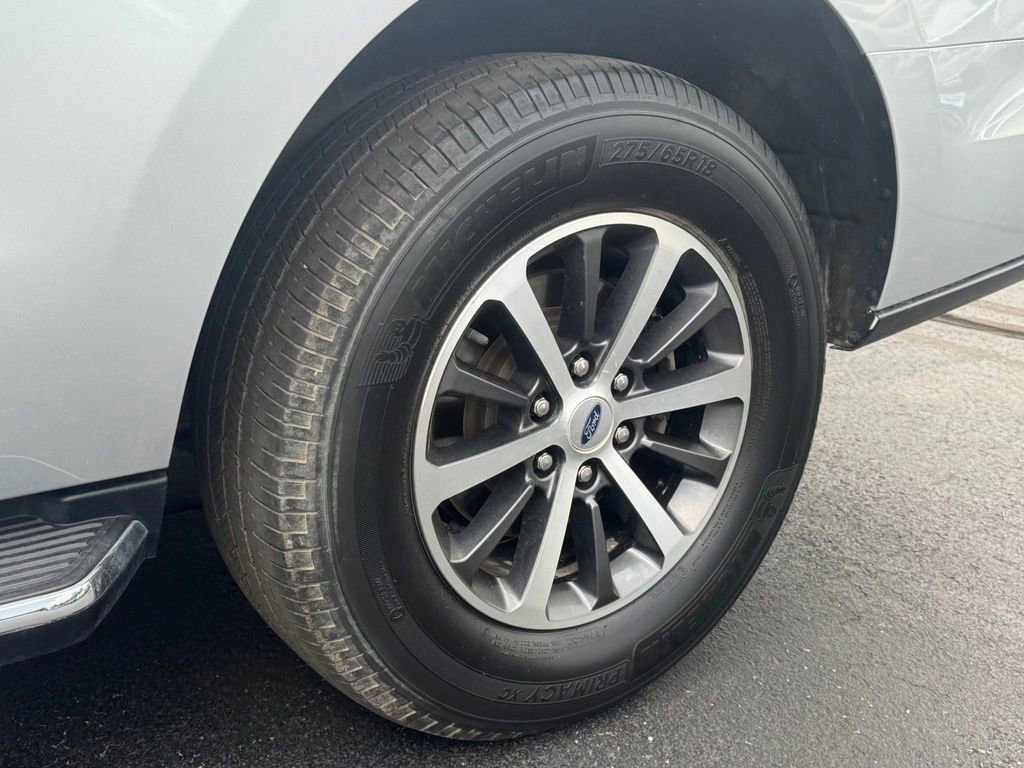 Used 2018 Ford Expedition XLT w/ Equipment Group 202A AWD/4WD image 33