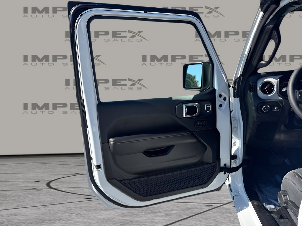 Used 2026 Jeep Wrangler Unlimited Sahara AWD/4WD image 22