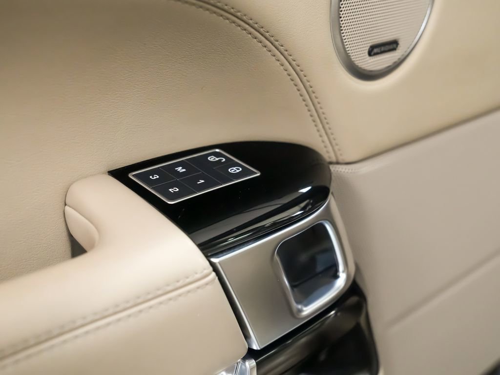 Used 2016 Land Rover Range Rover HSE image 23