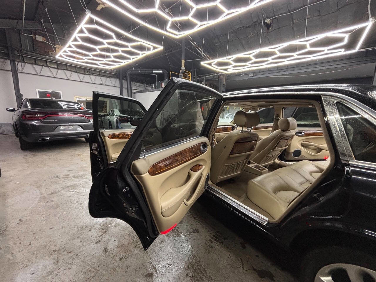 Used 2003 Jaguar XJ8 L image 10