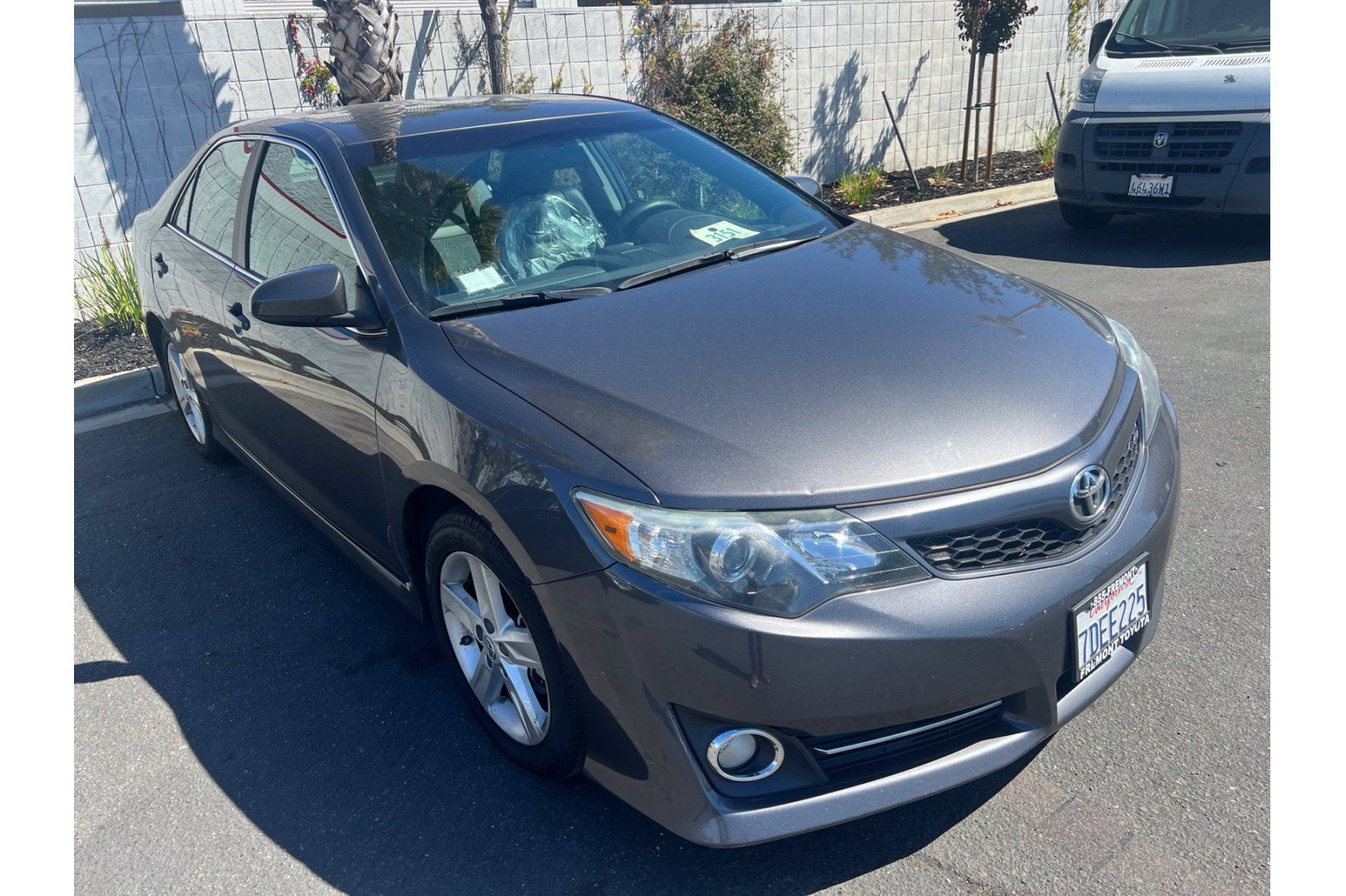 Used 2014 Toyota Camry SE FWD image 2