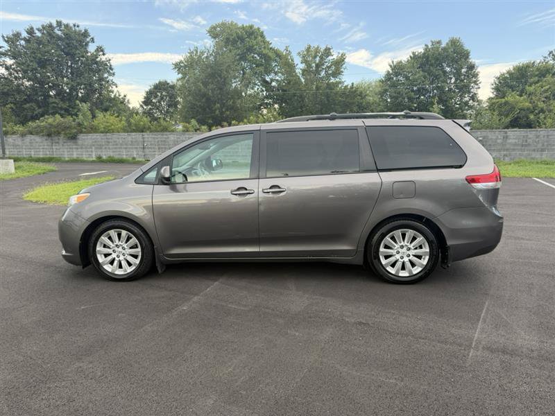 Used 2013 Toyota Sienna XLE AWD/4WD image 8