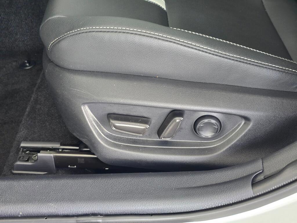 Used 2025 Toyota Camry SE image 70