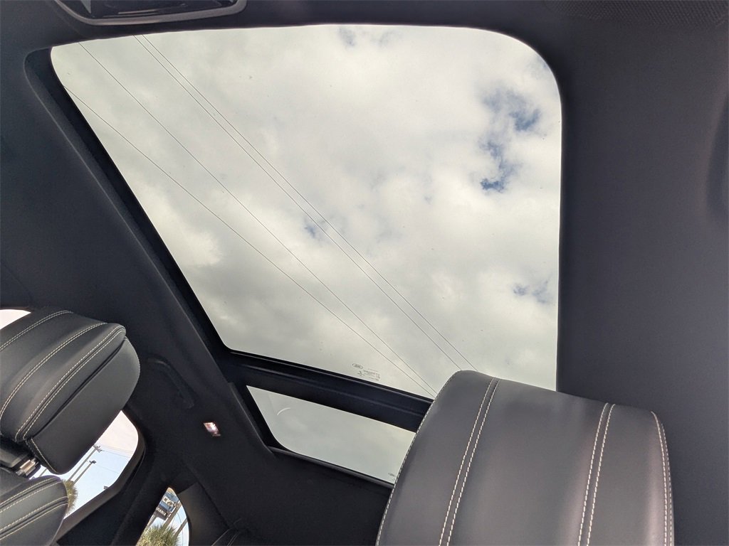 Used 2021 Land Rover Range Rover Velar R-Dynamic HSE image 22