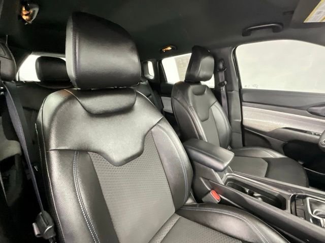 Used 2025 Jeep Compass Latitude image 14
