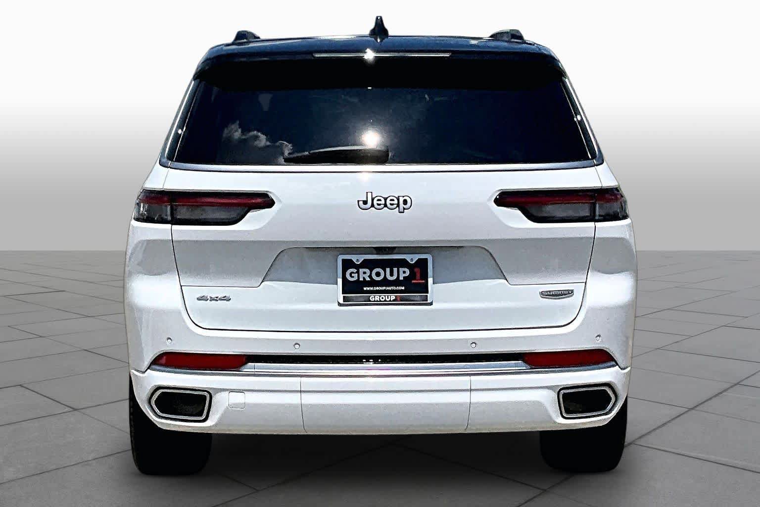 Used 2025 Jeep Grand Cherokee L Summit AWD/4WD image 5