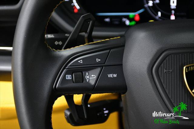 Used 2025 Lamborghini Urus SE AWD/4WD image 43