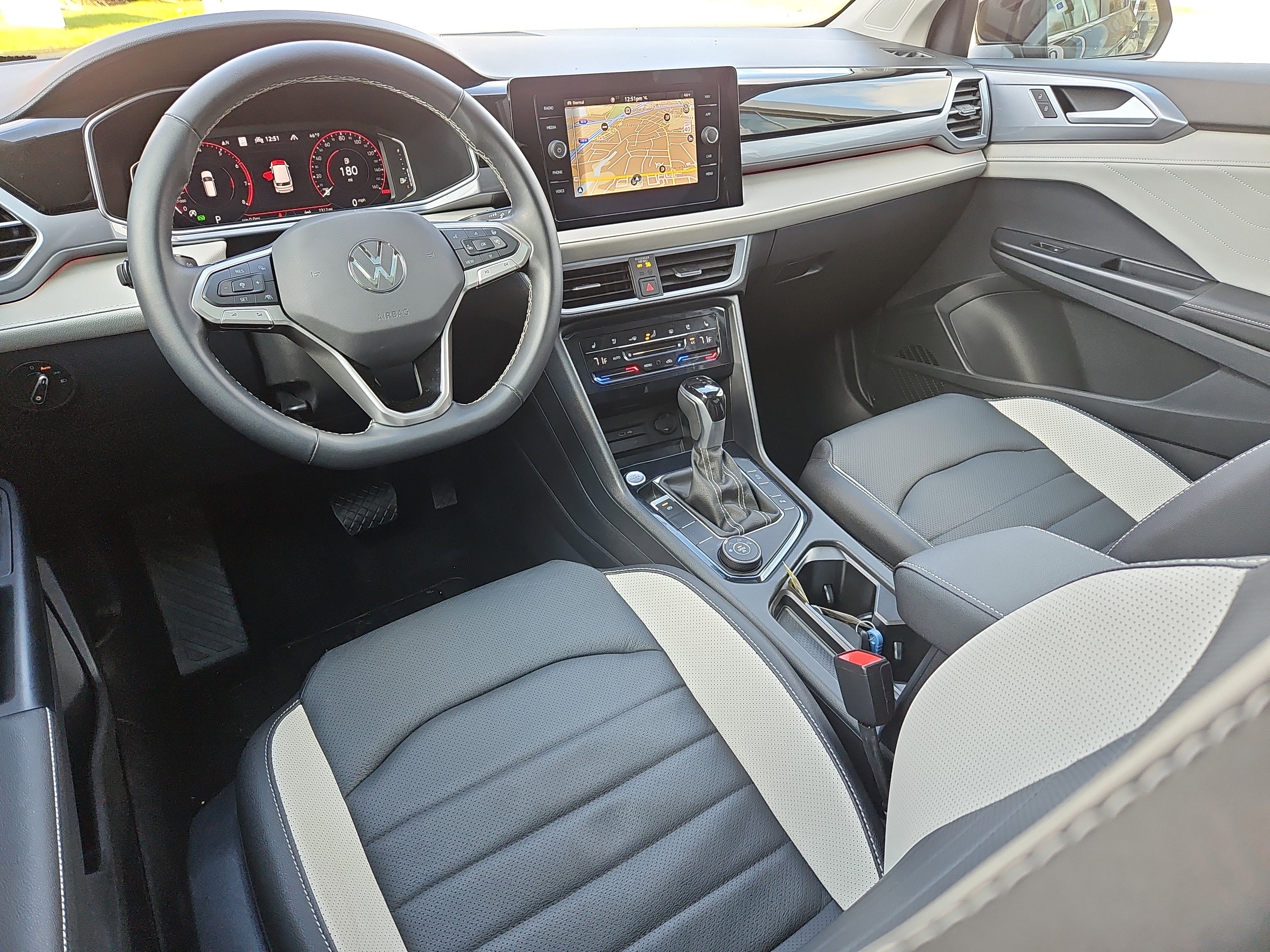 Used 2025 Volkswagen Taos SEL image 3