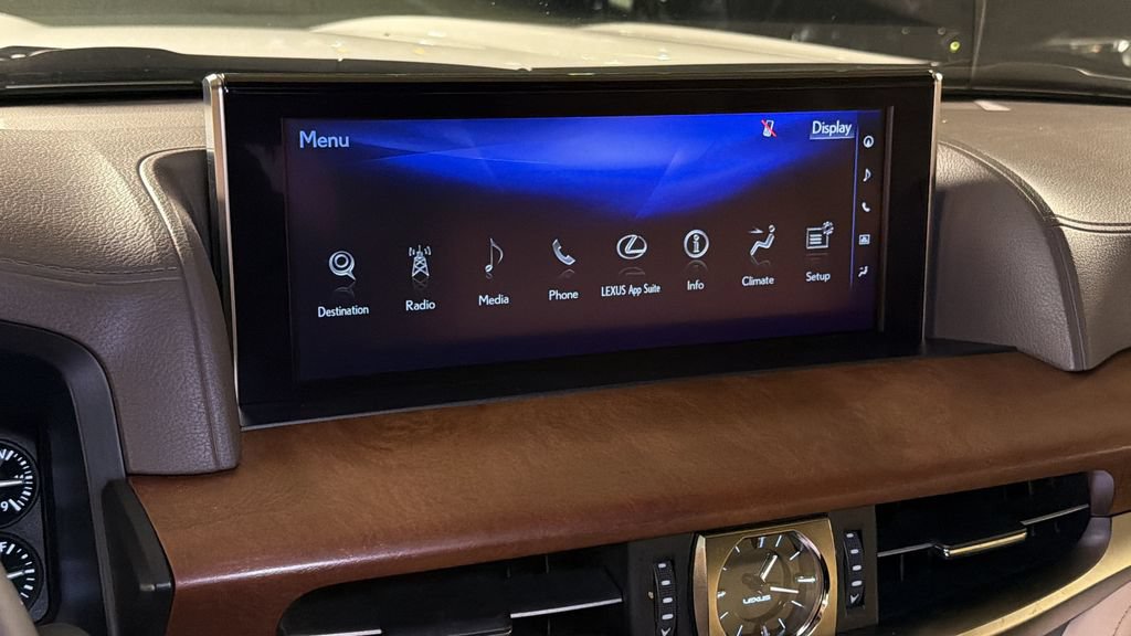 Used 2021 Lexus LX 570 4WD w/ Luxury Package image 28