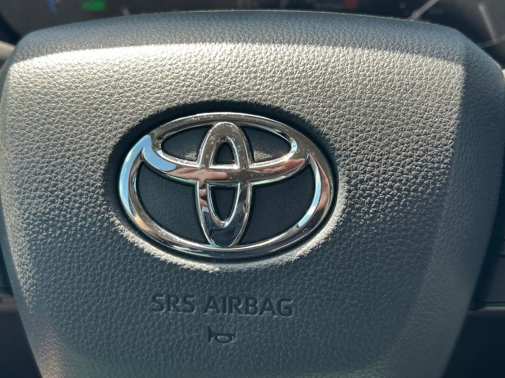Used 2025 Toyota Sienna LE image 38