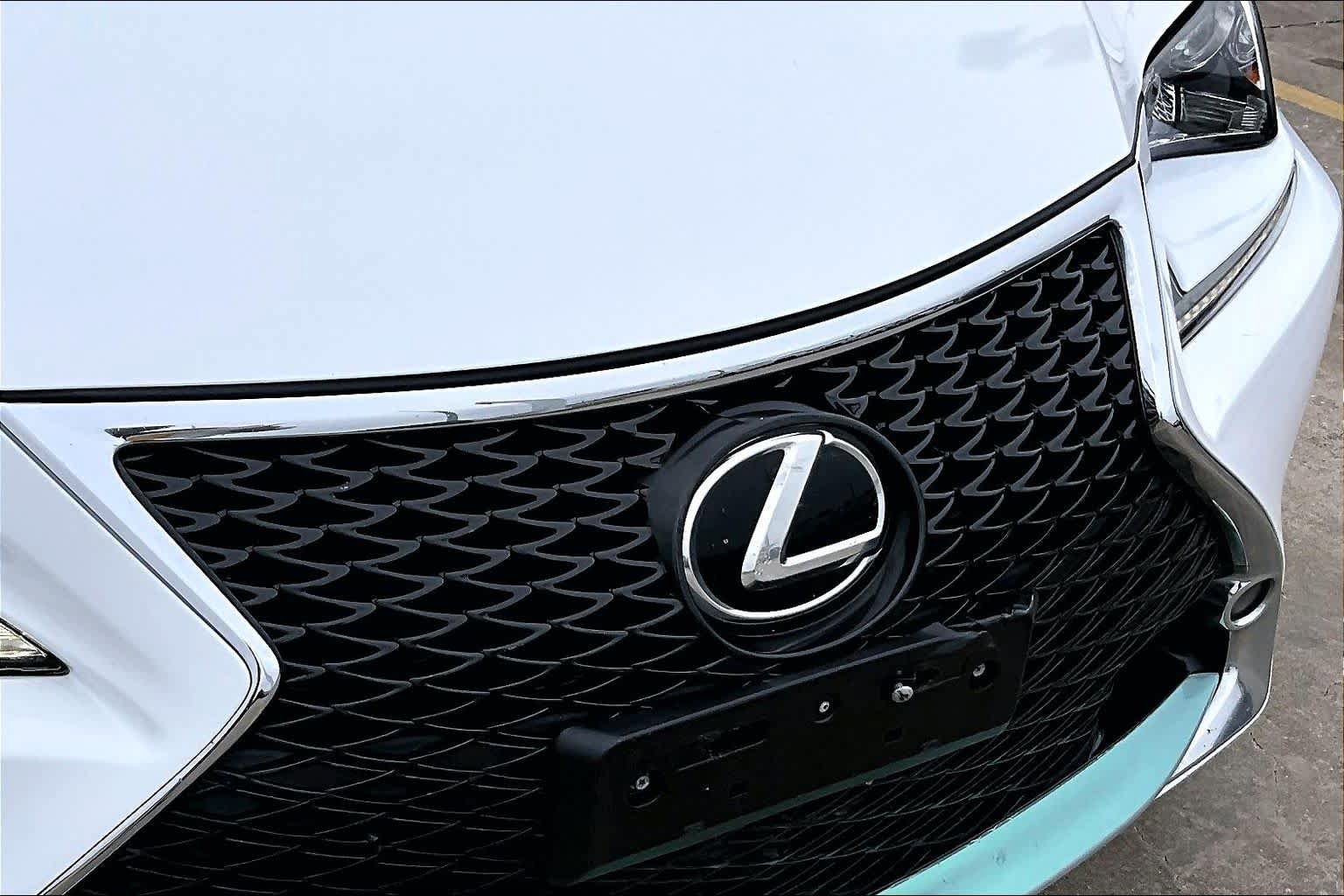 Used 2016 Lexus RC 200t RWD image 27