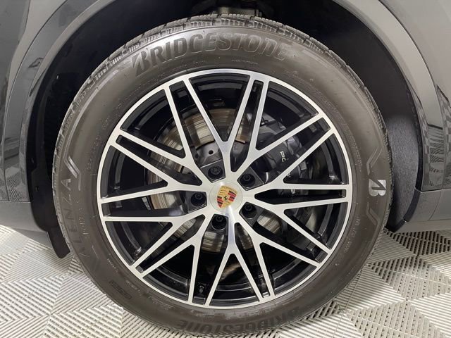 Used 2025 Porsche Cayenne image 16
