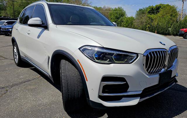 Used 2022 BMW X5 xDrive40i w/ Executive Package AWD/4WD image 3