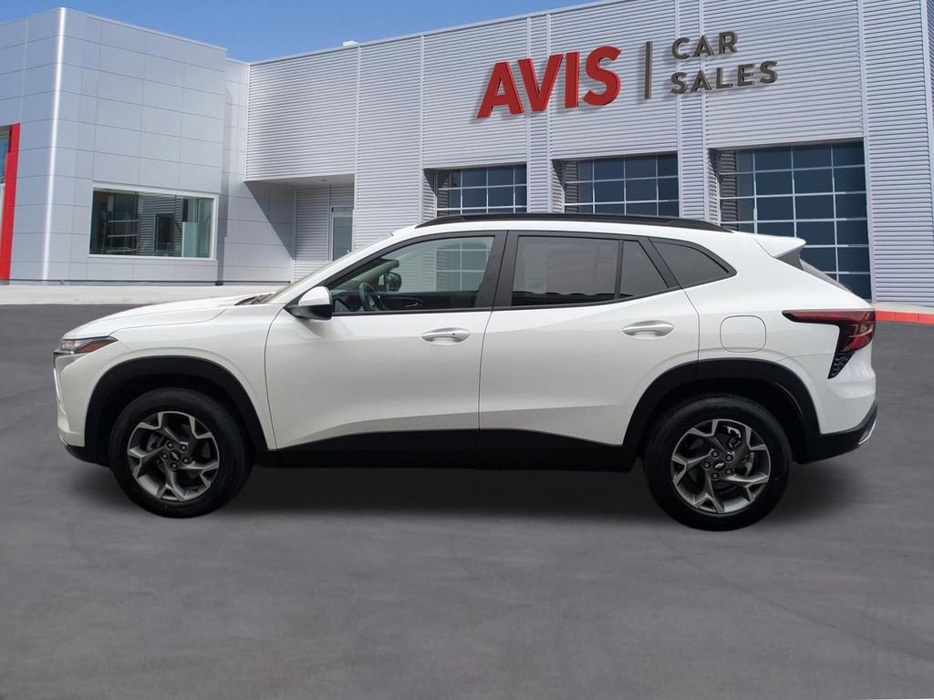 Used 2025 Chevrolet Trax LT w/ LT Convenience Package FWD image 2