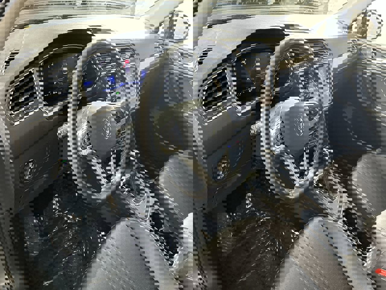 Used 2024 Volkswagen Tiguan Wolfsburg Edition image 12