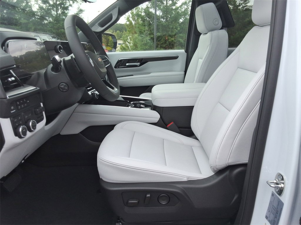 New 2026 Chevrolet Suburban Premier image 23