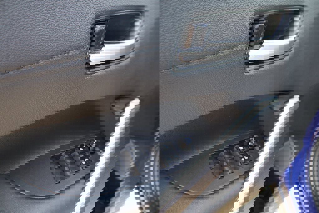 Used 2023 Toyota Corolla Cross AWD Hybrid image 22