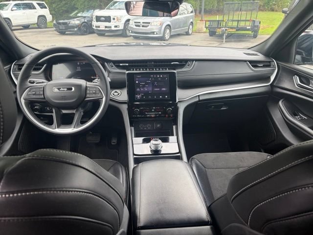 Used 2025 Jeep Grand Cherokee L Altitude RWD image 3