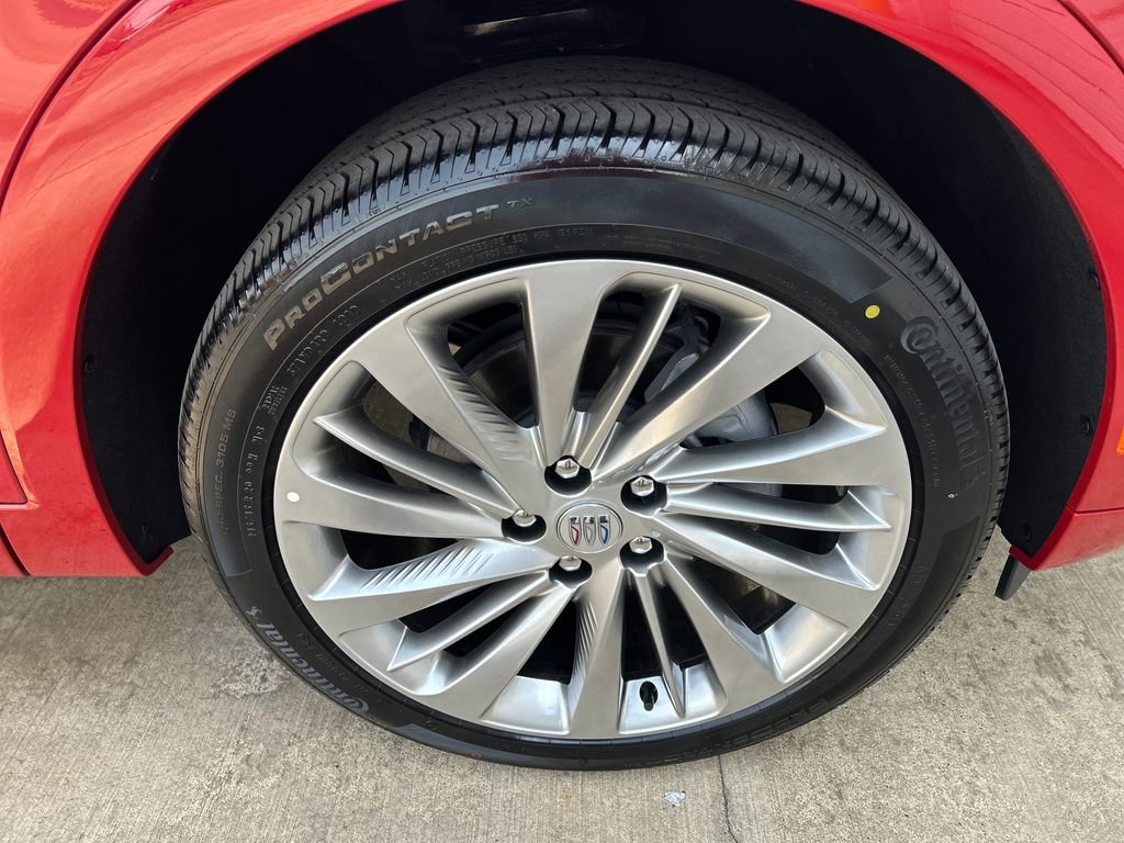 Certified 2025 Buick Envision Avenir image 50