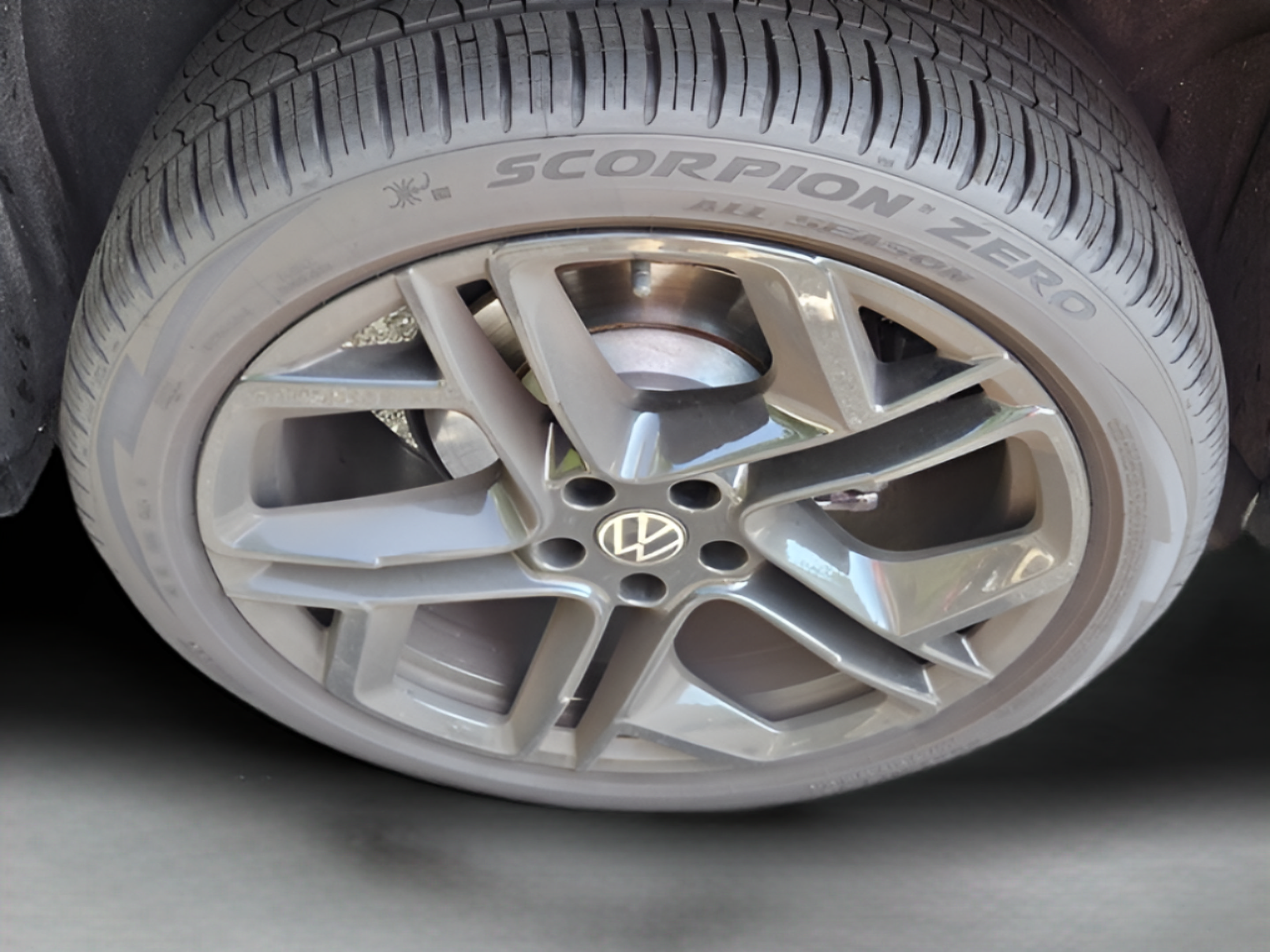 Certified 2026 Volkswagen Tiguan SE R-Line AWD/4WD image 28