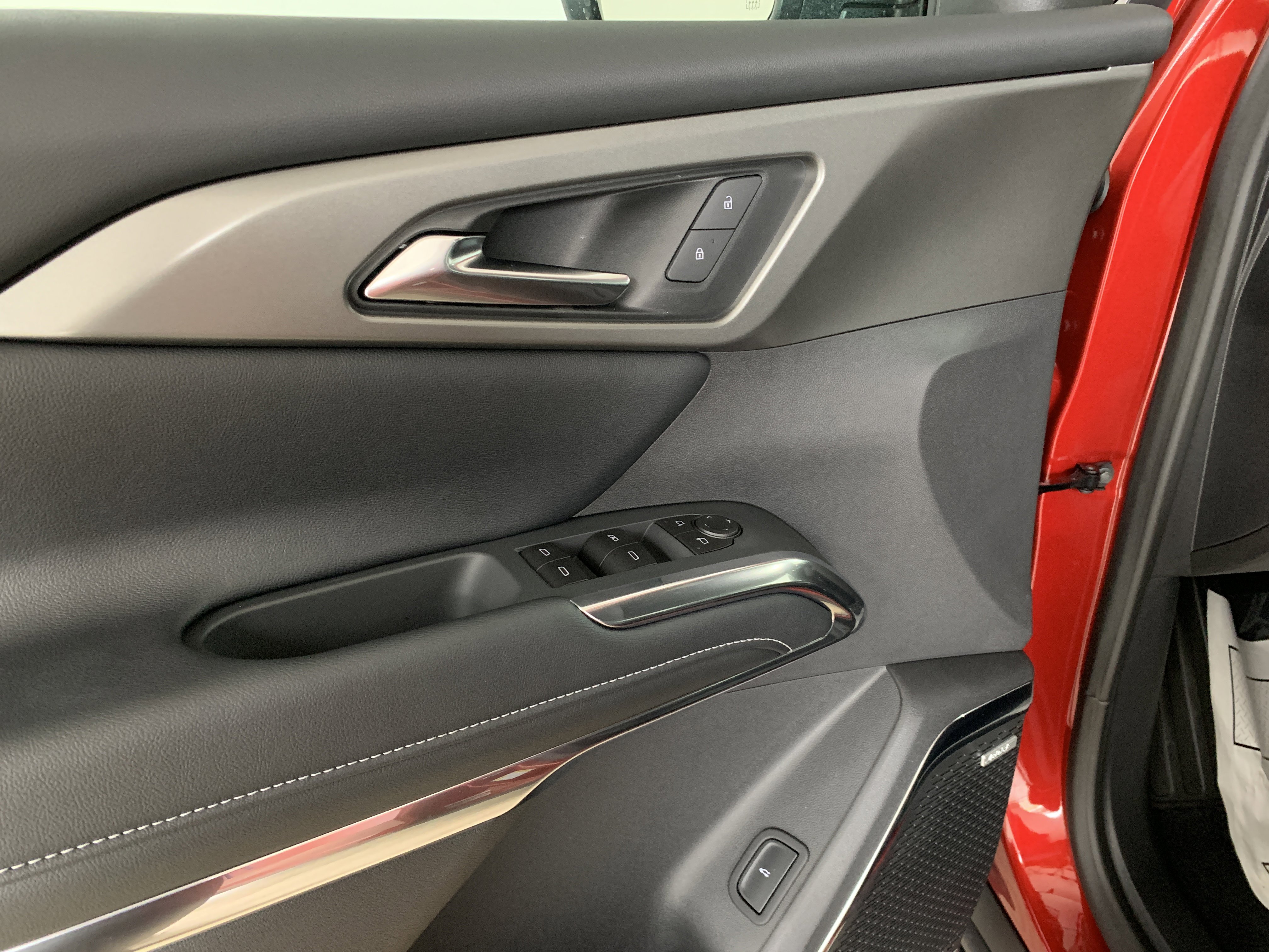 New 2025 Chevrolet Traverse LT w/ Enhanced Driving Package image 17