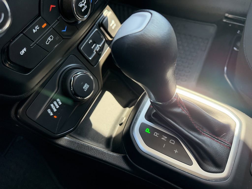 Used 2023 Jeep Renegade Latitude w/ Sun/Sound Group AWD/4WD image 34