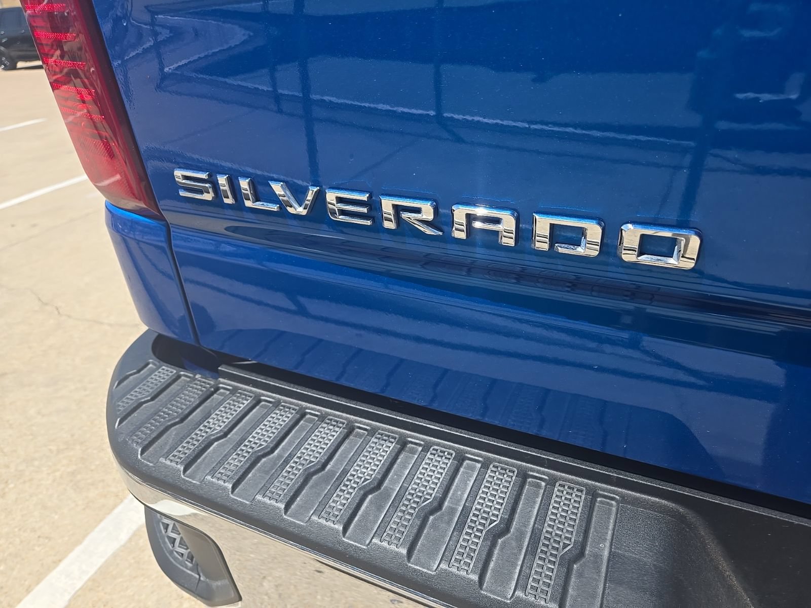 Used 2023 Chevrolet Silverado 1500 LT RWD image 10