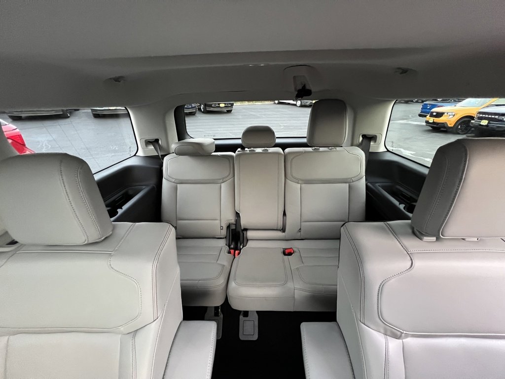 Certified 2025 Ford Expedition Active image 34