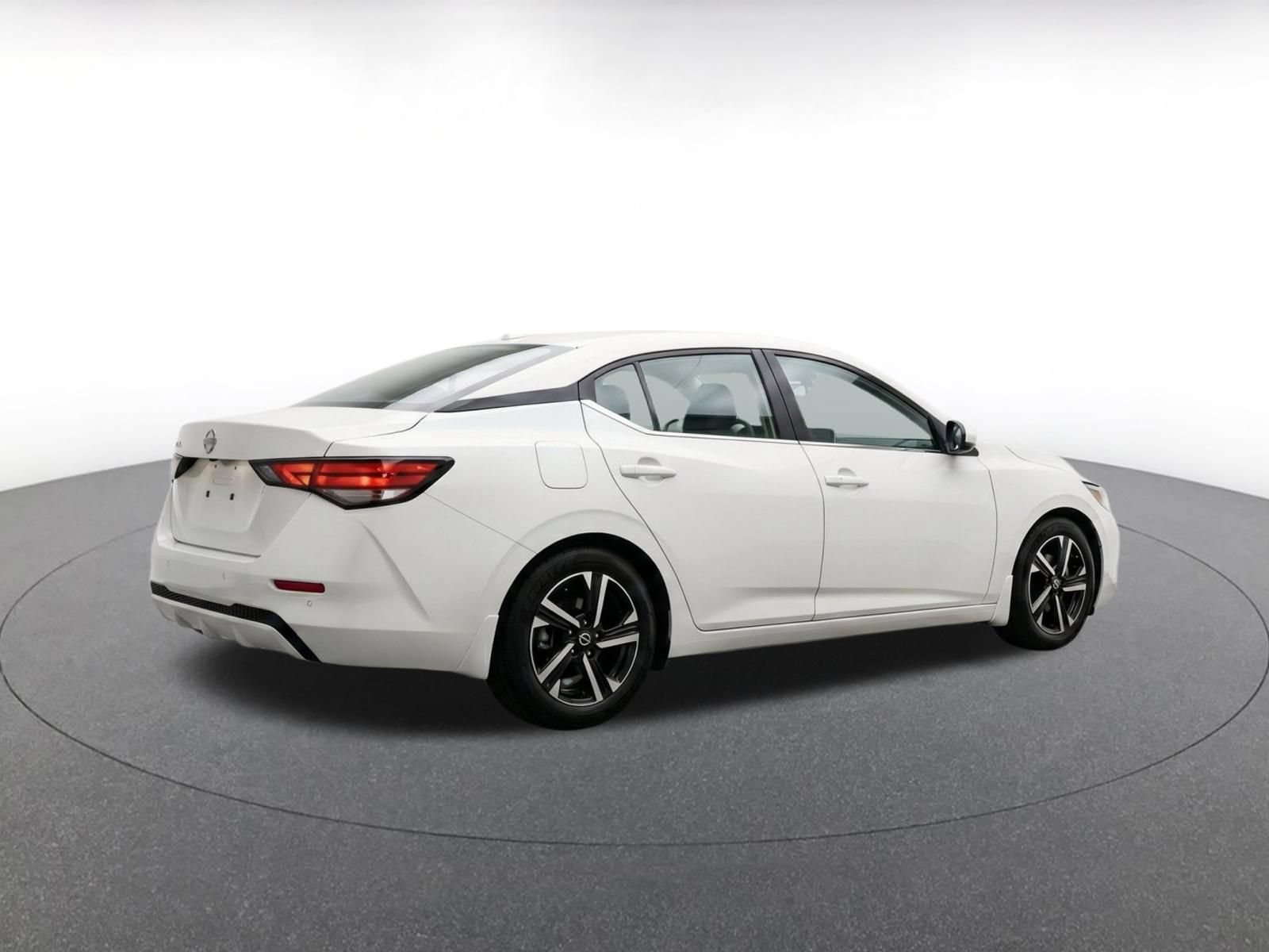 Used 2025 Nissan Sentra SV FWD image 8