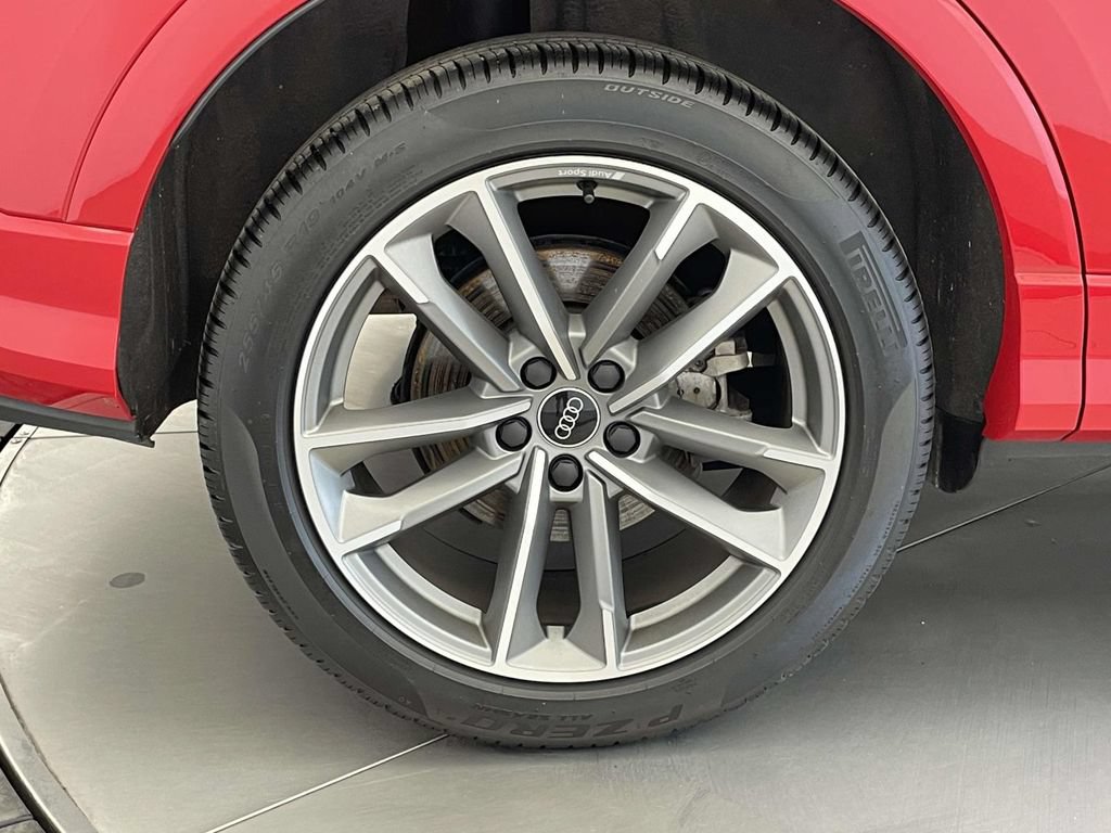 Certified 2025 Audi Q3 2.0T Premium w/ Convenience Package AWD/4WD image 13