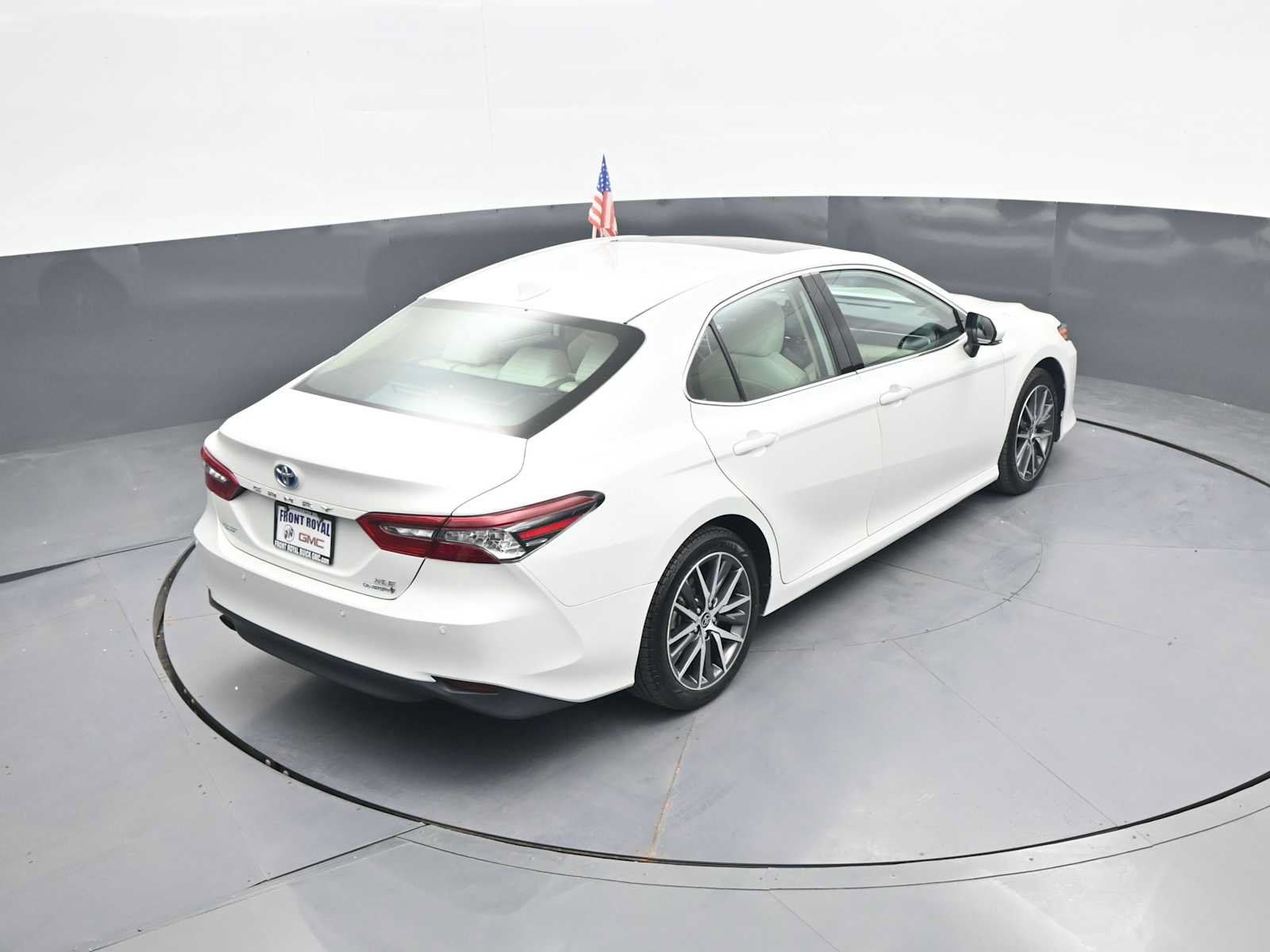 Used 2024 Toyota Camry XLE w/ Navigation Package FWD image 32