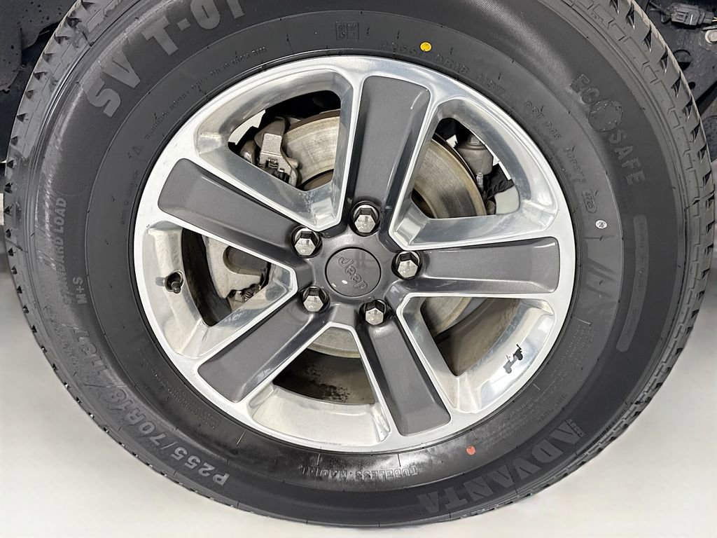 Used 2019 Jeep Wrangler Unlimited Sahara image 32