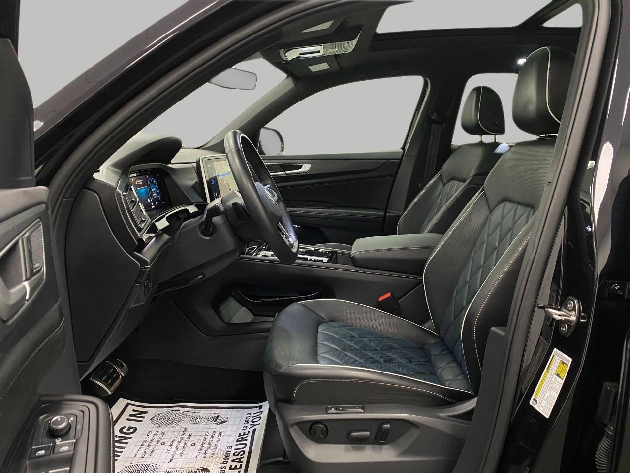 Used 2024 Volkswagen Atlas Cross Sport SEL Premium R-Line image 31