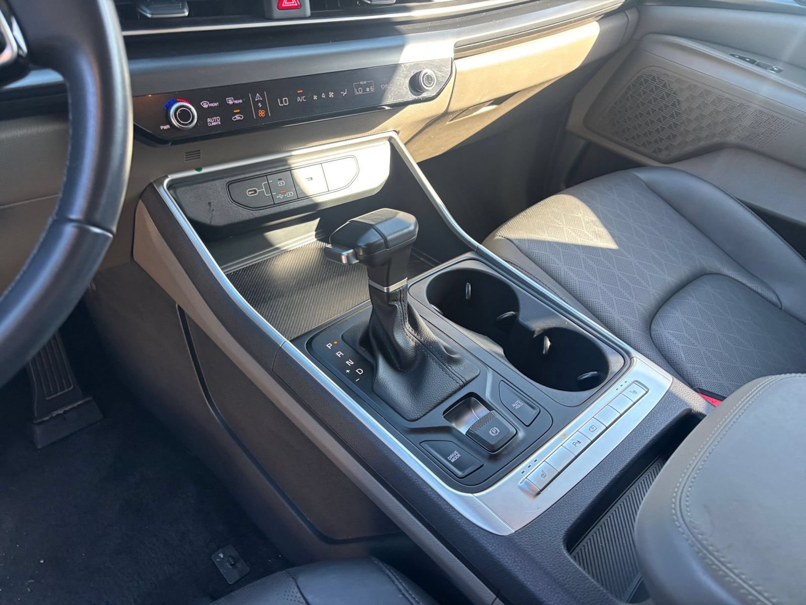 Used 2026 Kia Carnival FWD image 43