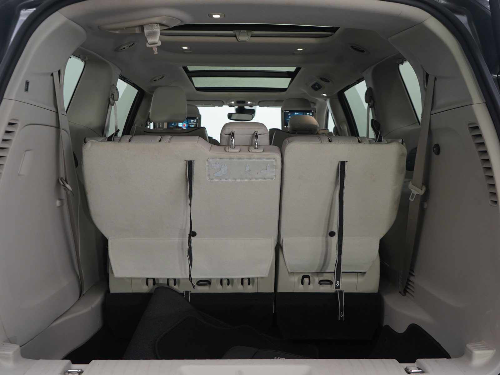 Used 2018 Chrysler Pacifica Limited w/ Advanced Safetytec Group FWD image 9