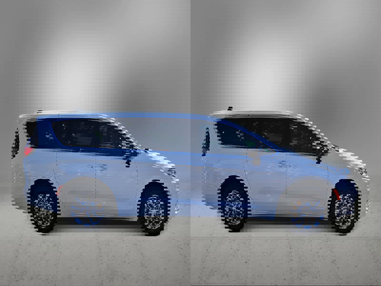 New 2026 Chrysler Pacifica Limited image 9