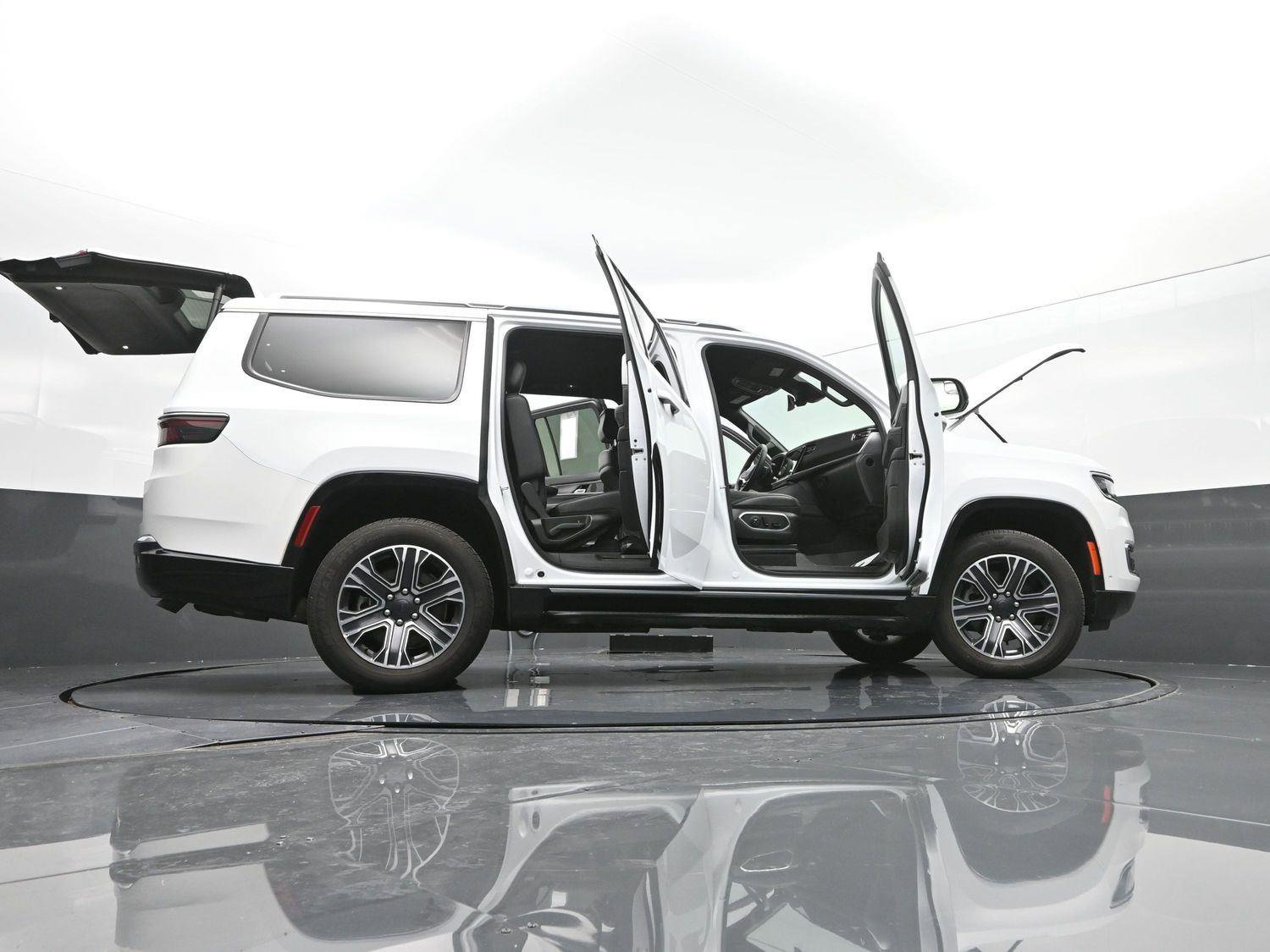 Used 2024 Jeep Wagoneer Series II image 54