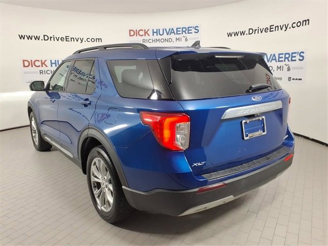 Used 2021 Ford Explorer XLT w/ Equipment Group 202A image 4