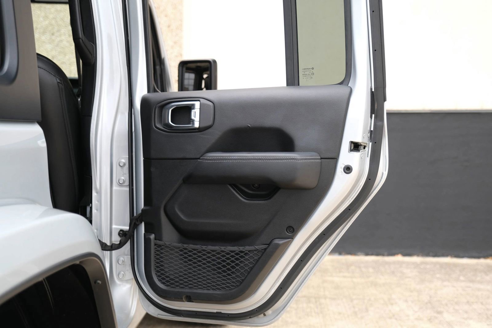 Used 2023 Jeep Wrangler Unlimited Sahara AWD/4WD image 27