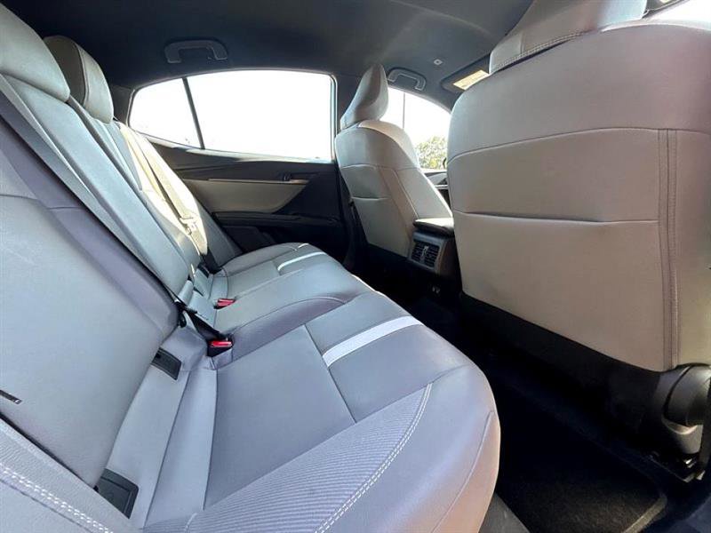 Used 2025 Toyota Camry SE image 42