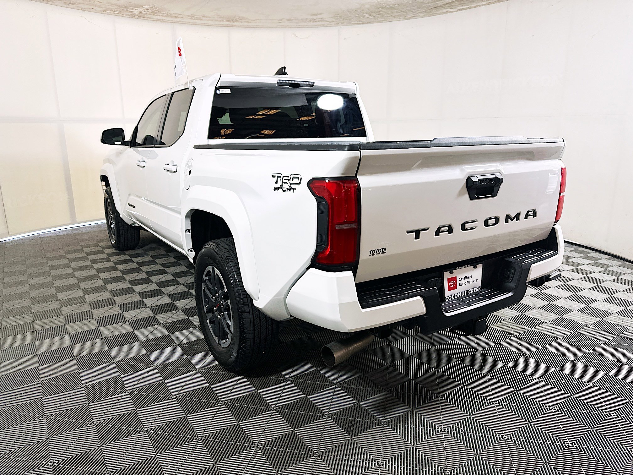 Used 2025 Toyota Tacoma TRD Sport RWD image 5