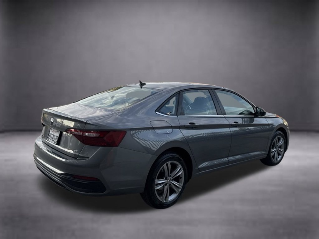 Used 2024 Volkswagen Jetta SE FWD image 8